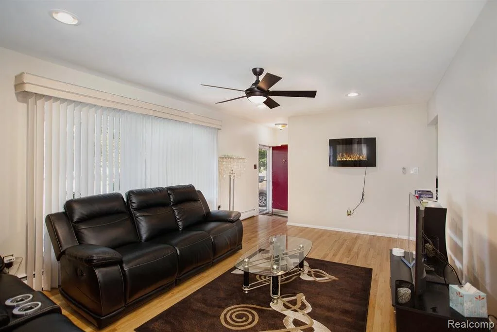 Family Room 2.jpeg