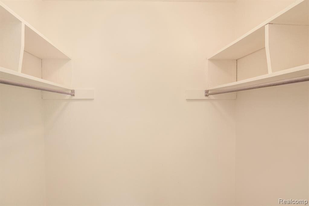 Walk In Closet.jpeg