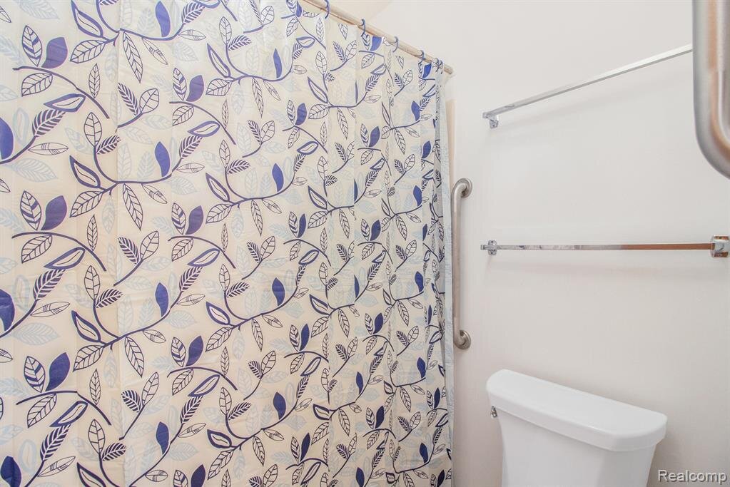 Bathroom 2.jpeg