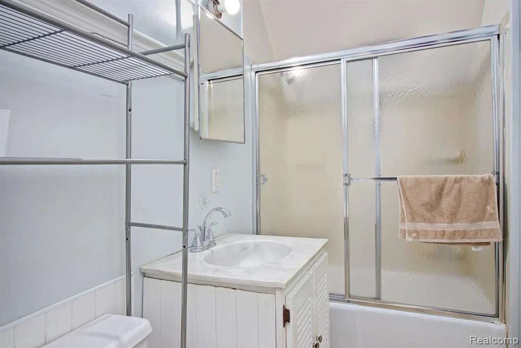Bathroom 2.jpeg