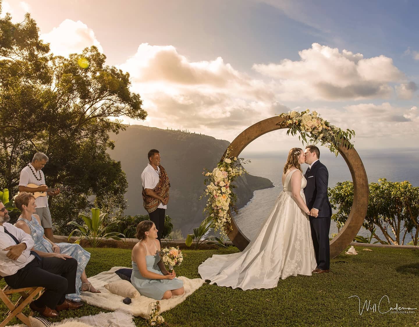 Want to wish&nbsp;@heyhelloashley&nbsp;&amp; @im.mr.boring Happy one year #wedding #Anniversary . (Big island, #Hawaii )
.
It was one of the most intimate, lay back weddings I done so far in my career... so much love... only thing that was missing wa