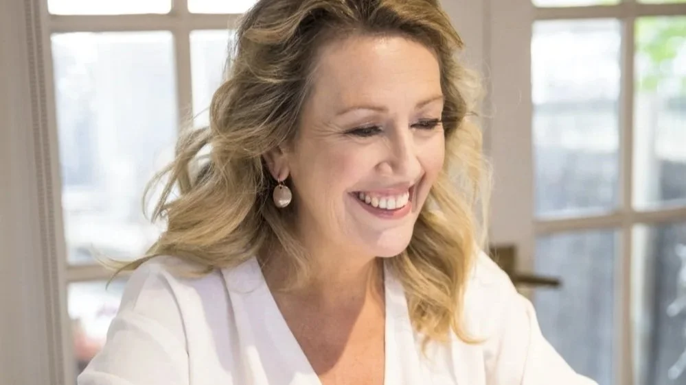 Fliss-white top at computer.jpg