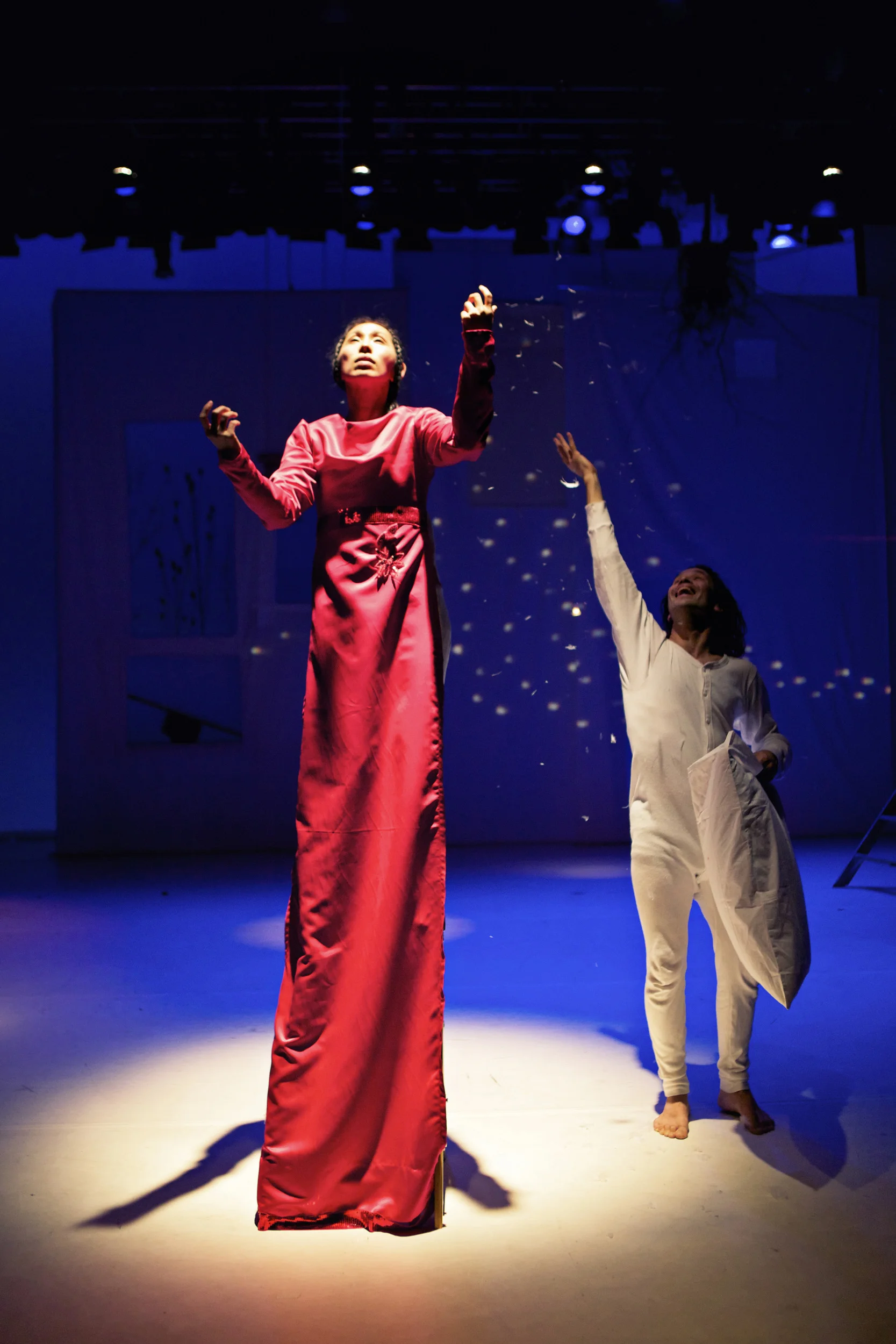 line-between-inkboat-odc-theater-allen-willner-lighting-tall-red.jpg