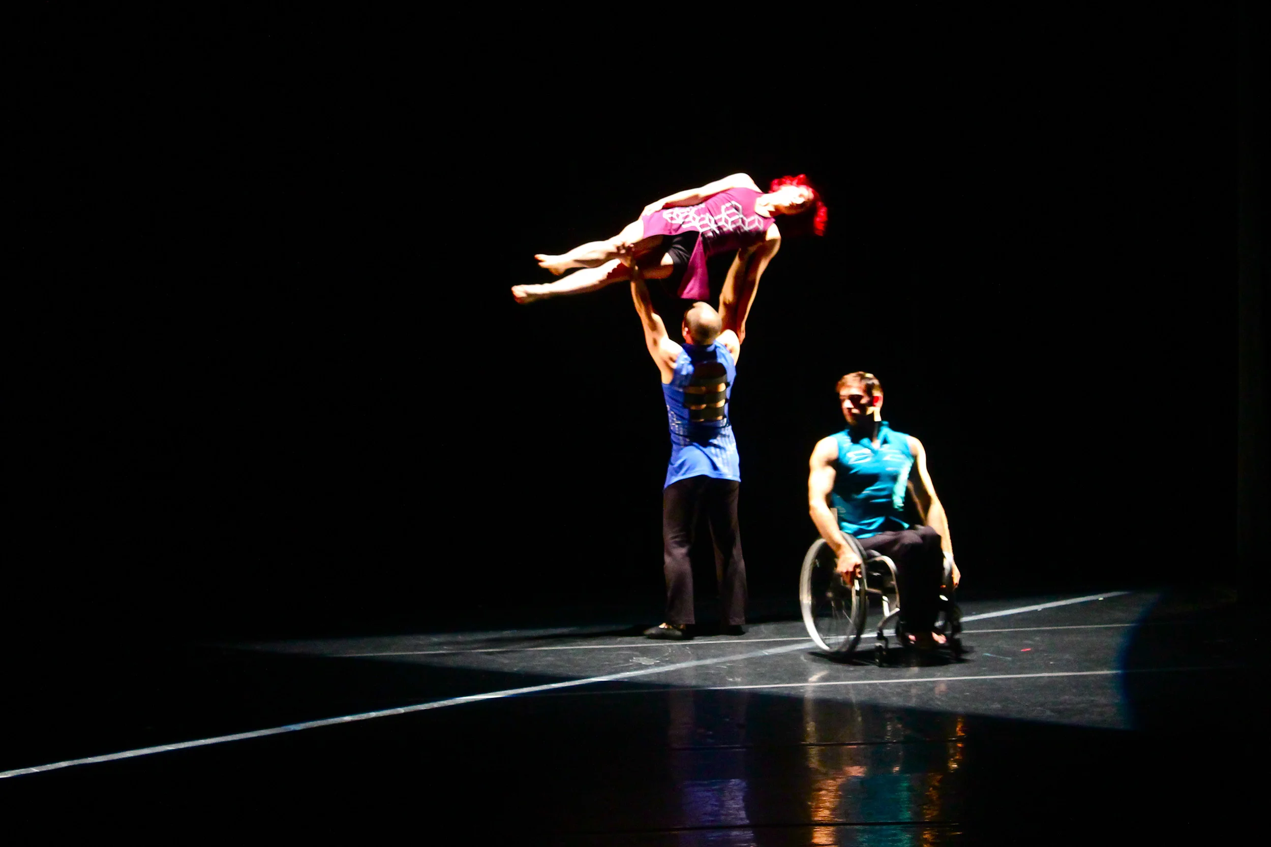 divide-axis-dance-co-allen-willner-lighting-closeup.jpg