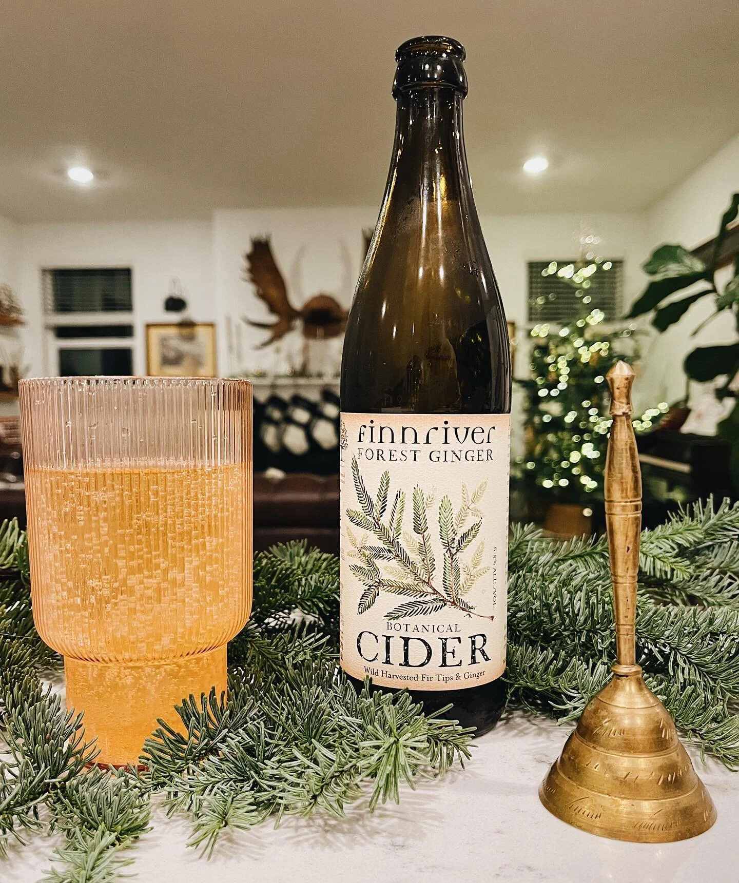 Our favorite winter cider. Actually, our favorite cider, period, is back in season! Forest Ginger is the perfect combination of apples, ginger, and fir tips! 
Actually, PSA you have a couple of days before the Delightful Crew takes it all home 😂
#de