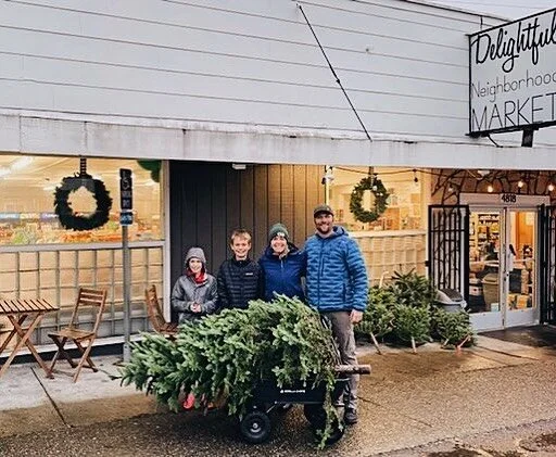 Over the years we met some pretty special people and we love seeing our market being a small part to a tradition. We love seeing our trees being just that small piece to these memories! 🌲🤍
Come on over, we have wreaths, made in Tacoma, and locally 