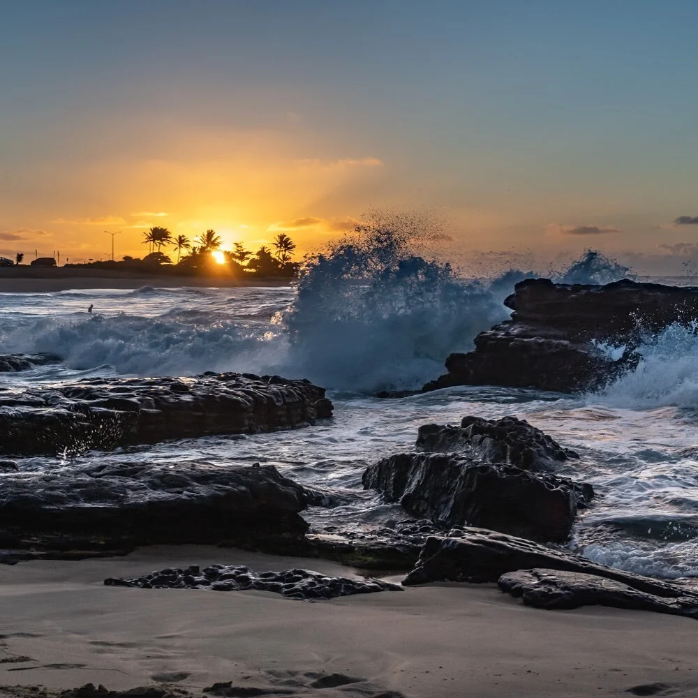Good morning! 
#sunrise #oahuhawaii #morningsurf #waves #haveagreatday