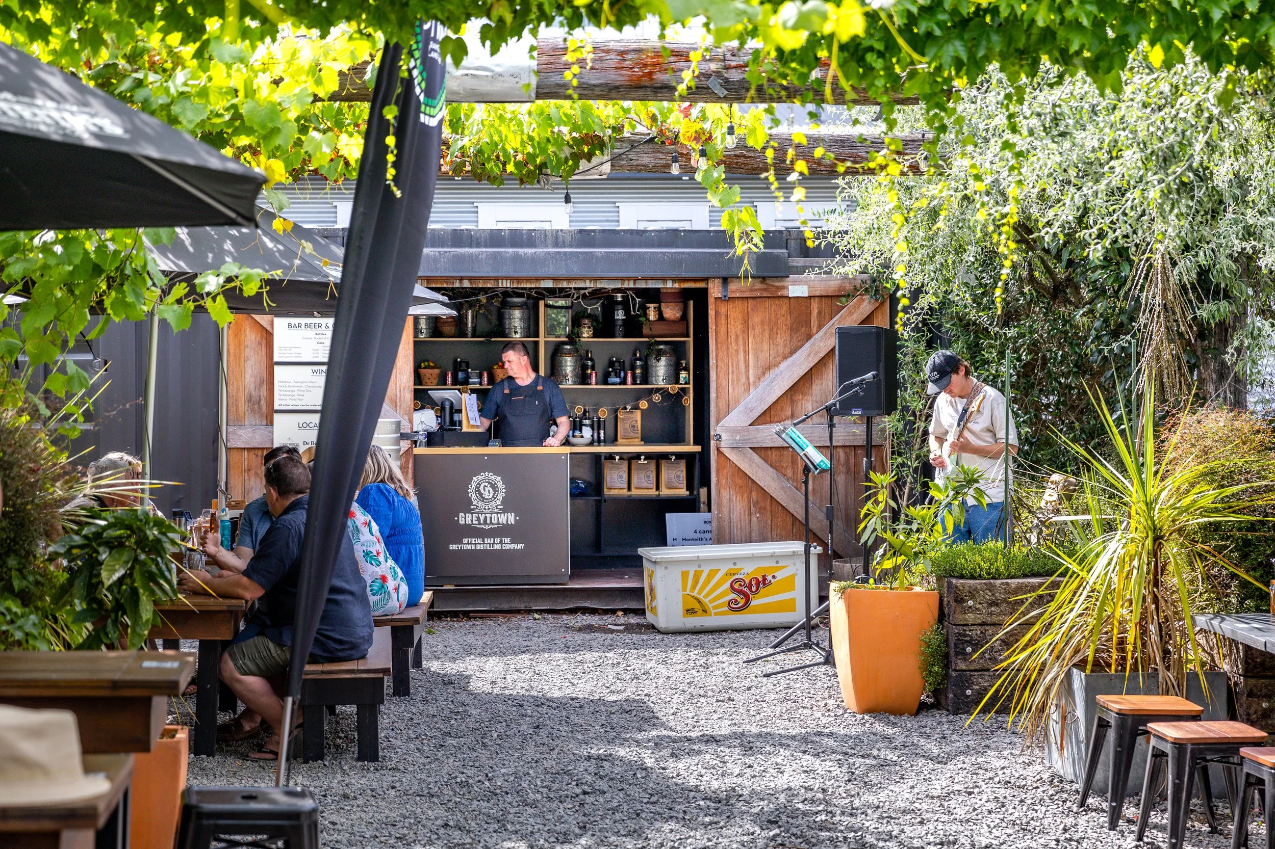 GARDEN BAR LIVE MUSIC - PARKY &amp; SON