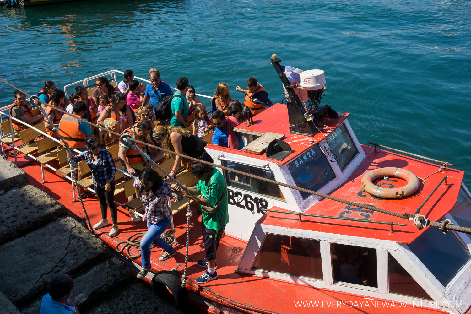 One of the lancha tours coming back from its cruise around the bay.