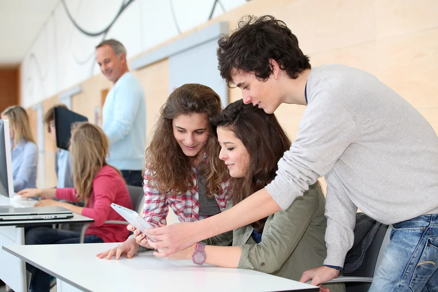 bigstock-Group-of-teenagers-in-classroo-17013068.jpg