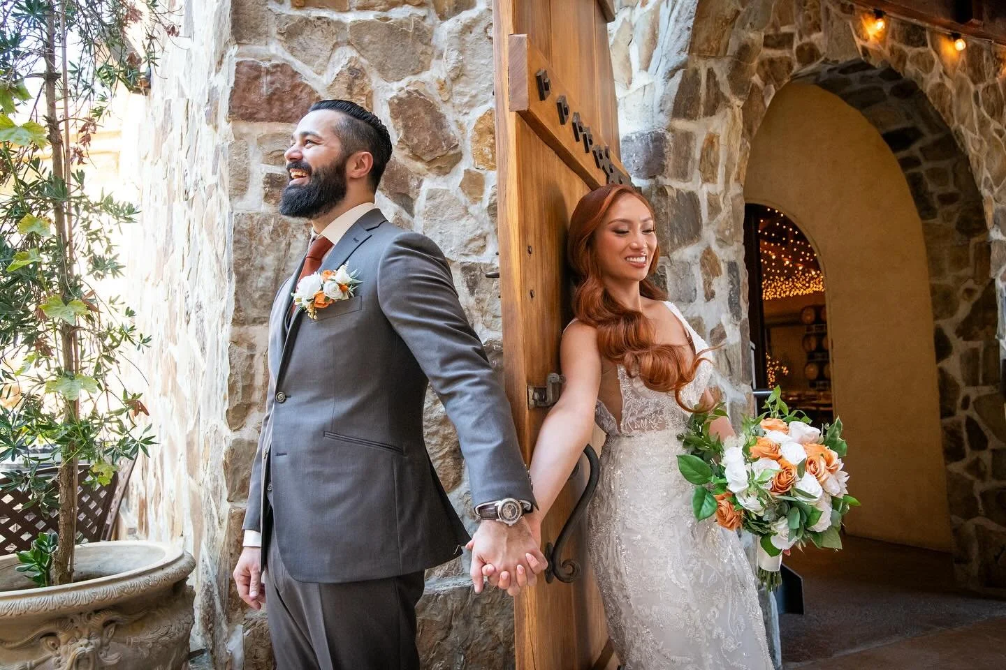 ⚡️First Touch⚡️

@jacuzziwines 

#weddingphotography #sonoma #firstlooknolook #firsttouch #jacuzziwineryweddings #kenvialephotography