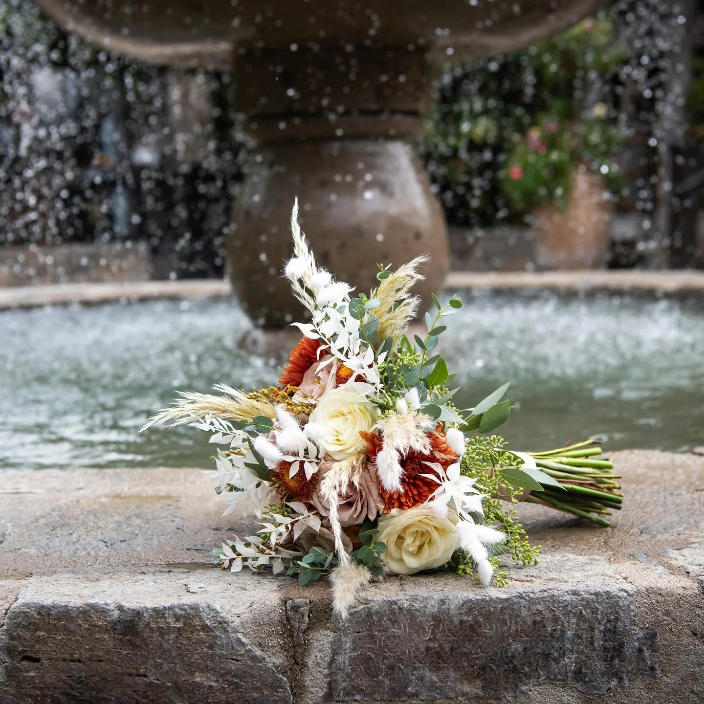 Bridal Bouquet 🫶

@vsattui 

#bridal #flowers #weddingdetails #bridalbouquet #kenvialephotography