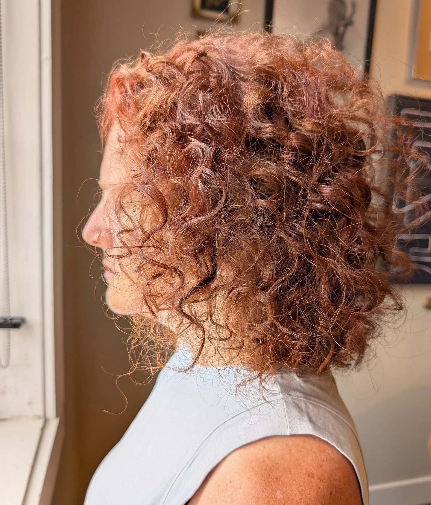 Absolutely incredible curls out of @ajhairtailor&rsquo;s chair 😍 and her color!!! Such a gorgeous combination. 

#mnhairsalon #mnhairstylist #mncurls #mncurlystylist #discoverstillwater #stillwatermn