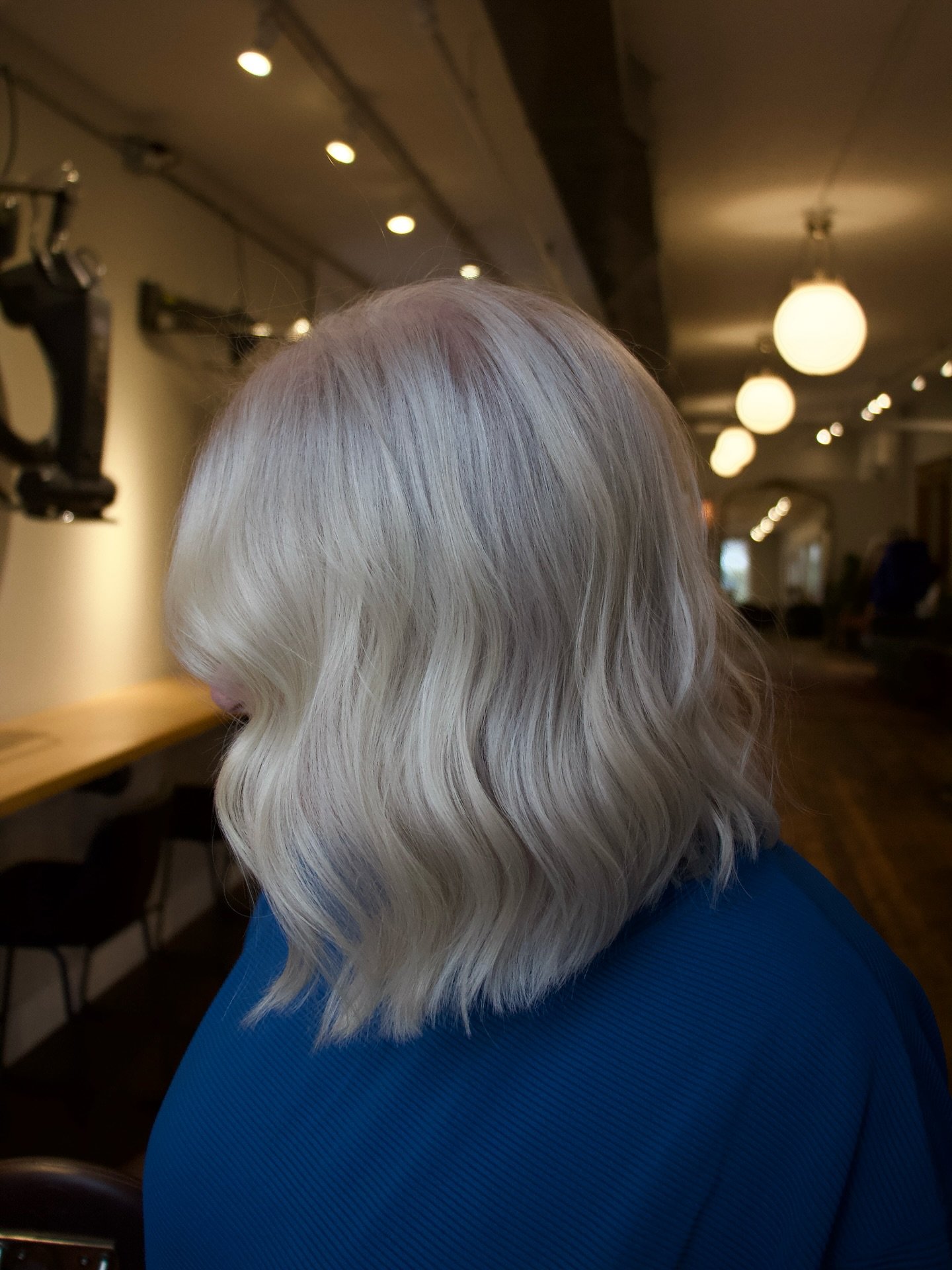 A pearly blonde for your #blondeinspo 🐚🫧🪽 beautifully done by @kutsbykendyl 👏🏼 

#mnhairsalon #mnhairstylist #mnhair #discoverstillwater #stillwatermn #stillwatermnsalon