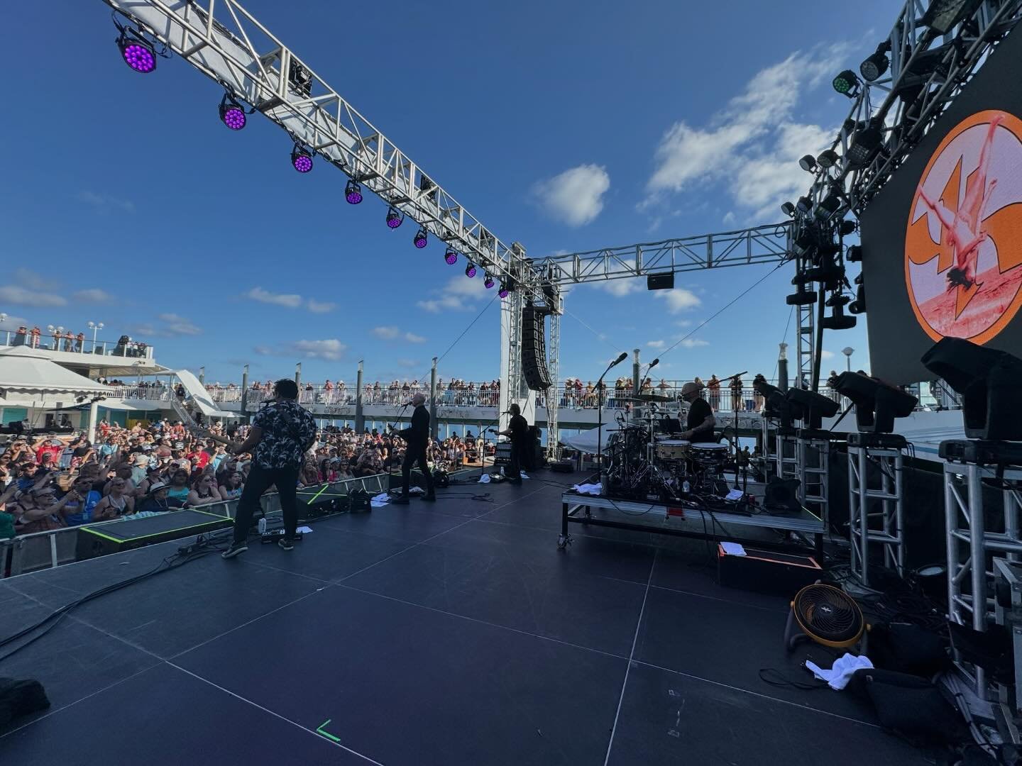 So much fun on the #summerof99cruise. Thanks to @officialcreedpage and @sxmliveloud for having us! Pic by @simitar23
