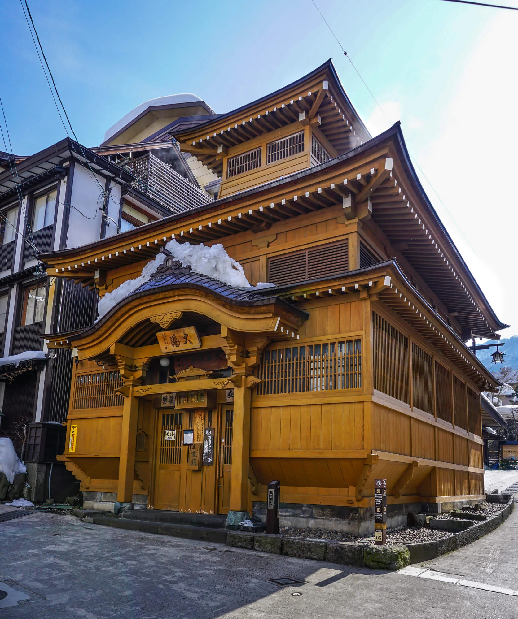 O-YU ONSEN. IT IS ONE OF THE LARGEST AND GRANDEST ONSENS AMONG THE SOTO-YU