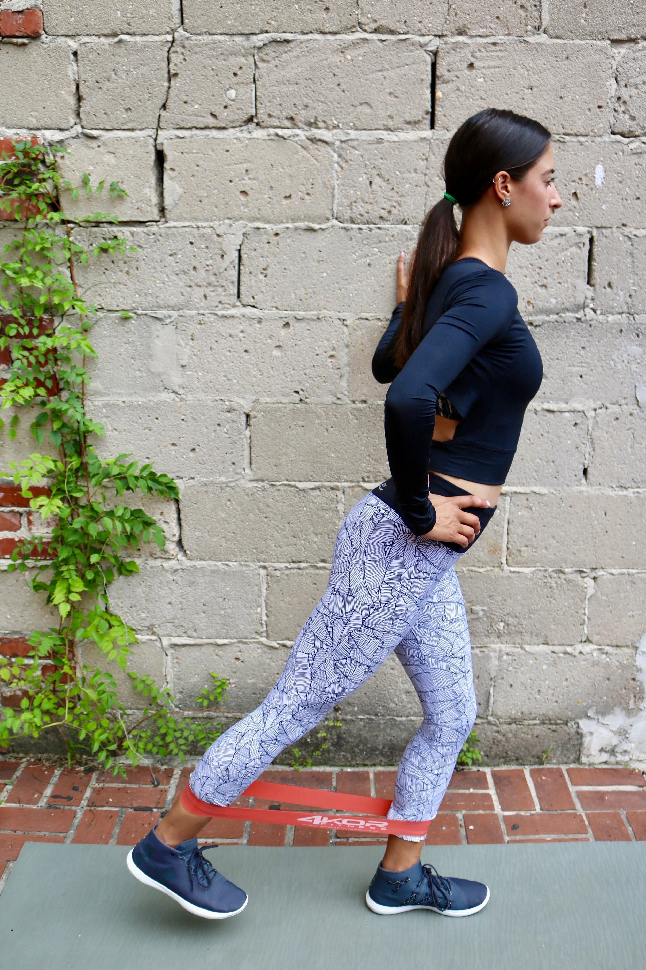 10 Minute Booty Burnin' Band Workout