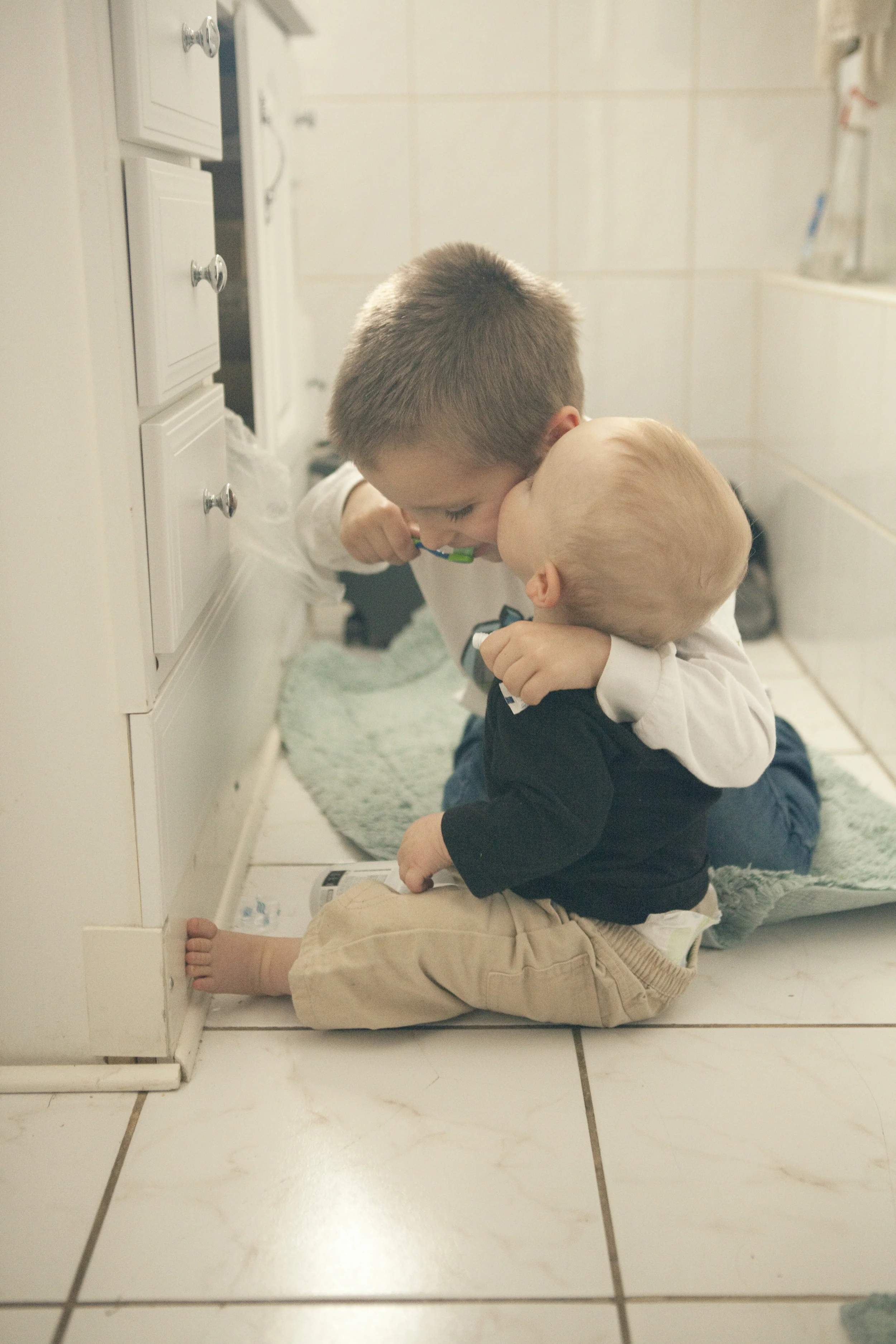 "Bathroom is messy"... so what! If I would have thought that... I would have missed this sweet kiss!