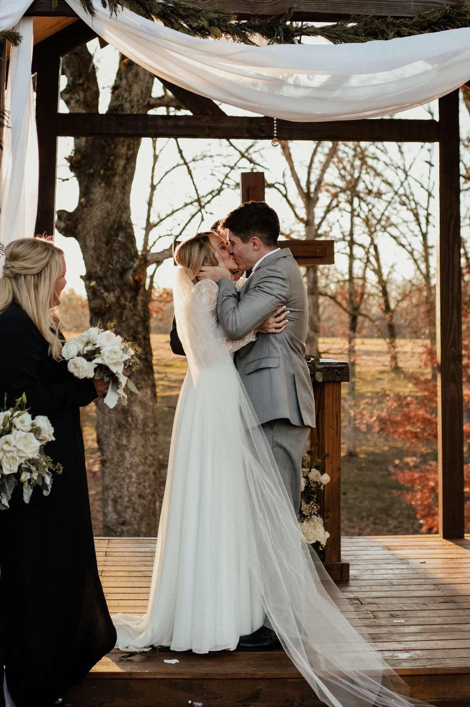 39_CarsonandSarahWeddingBarnattheSpringsFayettevilleArkansasFreckledFoxPhotography-800.jpg