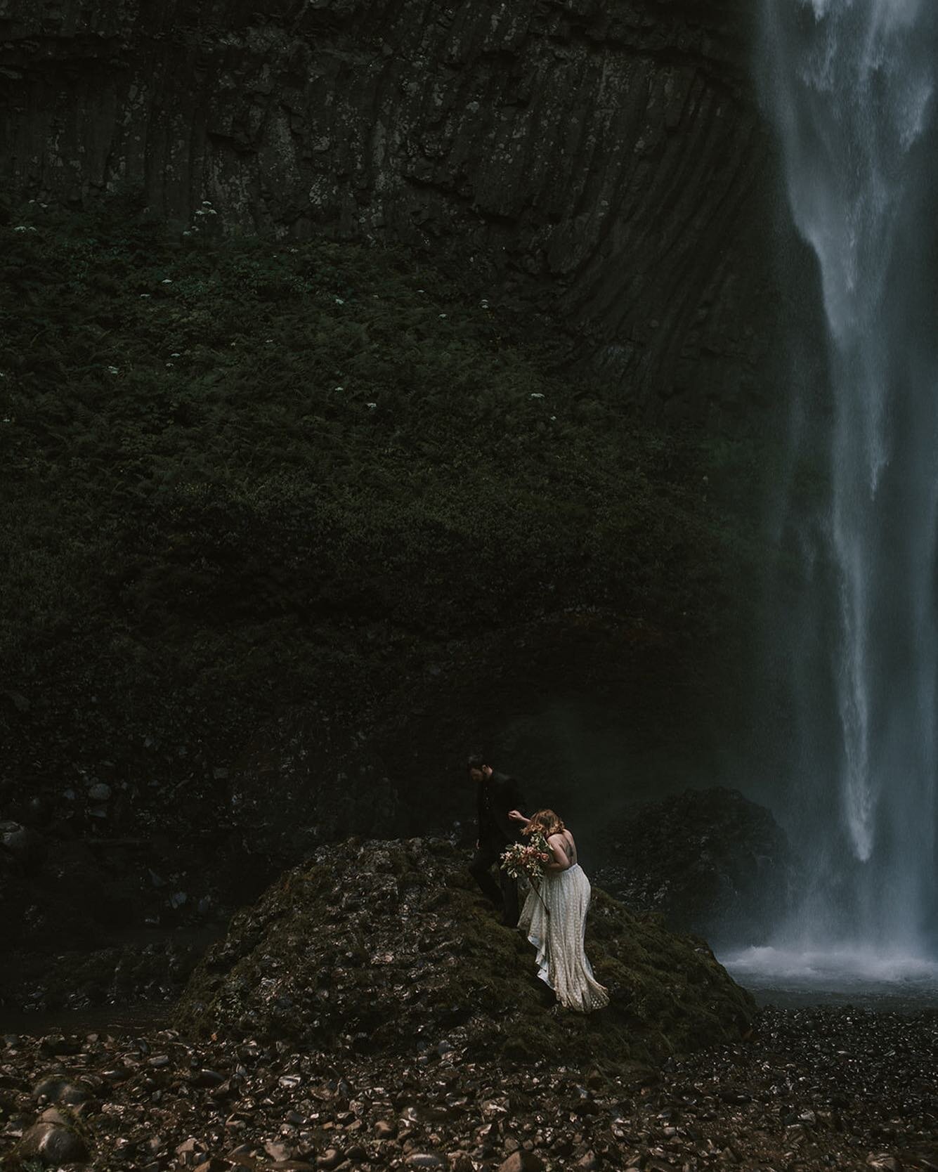 Oregon I miss yoooooou.
.
.
#freckledfoxphotography #latourellfalls #waterfall #elope #oregon #oregonweddingphotographer #oregonelopementphotographer #cannonbeach #westcoast #elopement #elopementphotographer #travelphotographer #arkansasweddingphotog