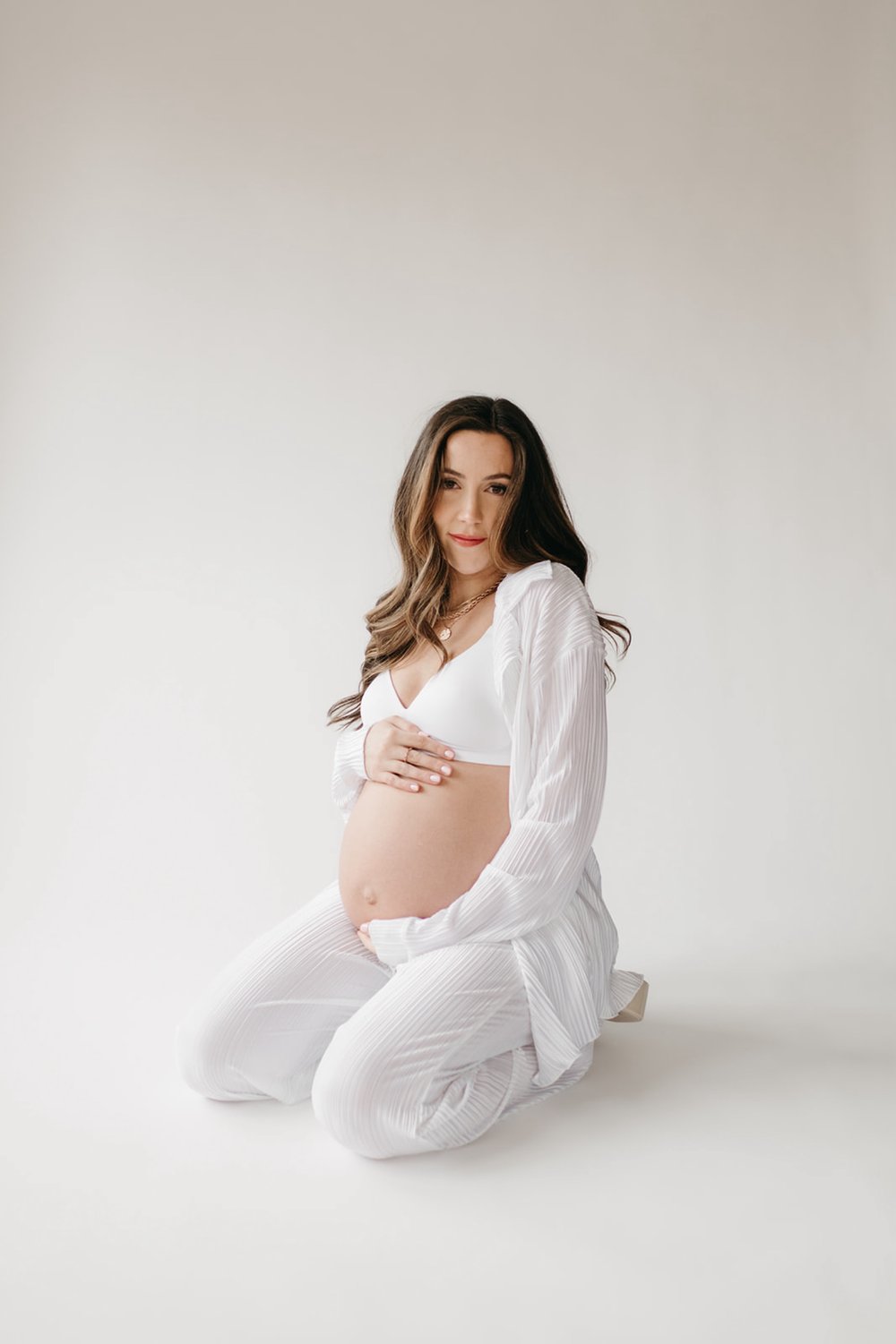 04_FosterFamMaternity2023FreckledFoxPhotography-18.jpg