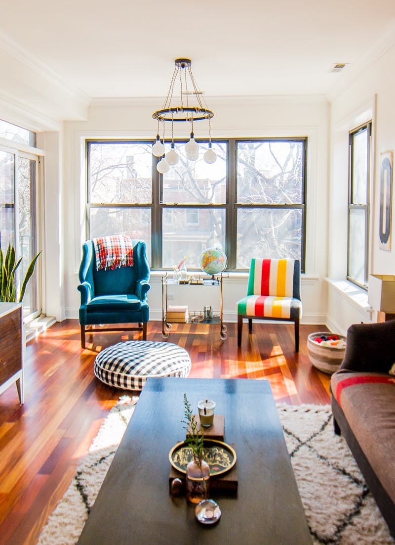 A Classic Mix of Vintage & New in a Chicago Condo