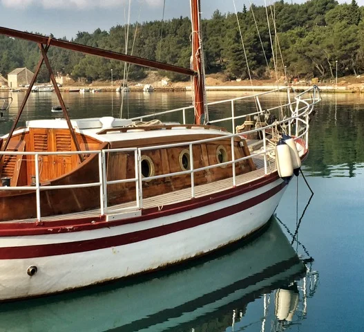 med close up red coral boat .jpeg