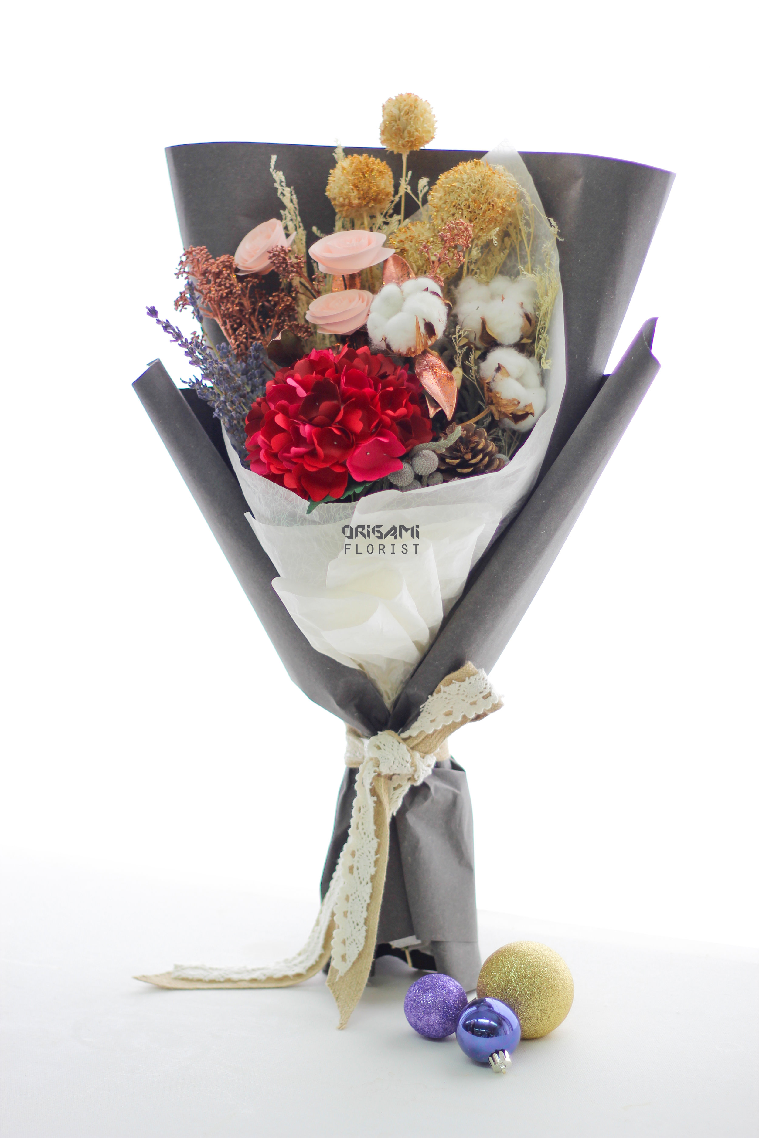 Paper hydrangea x dried flowers (Red hue)