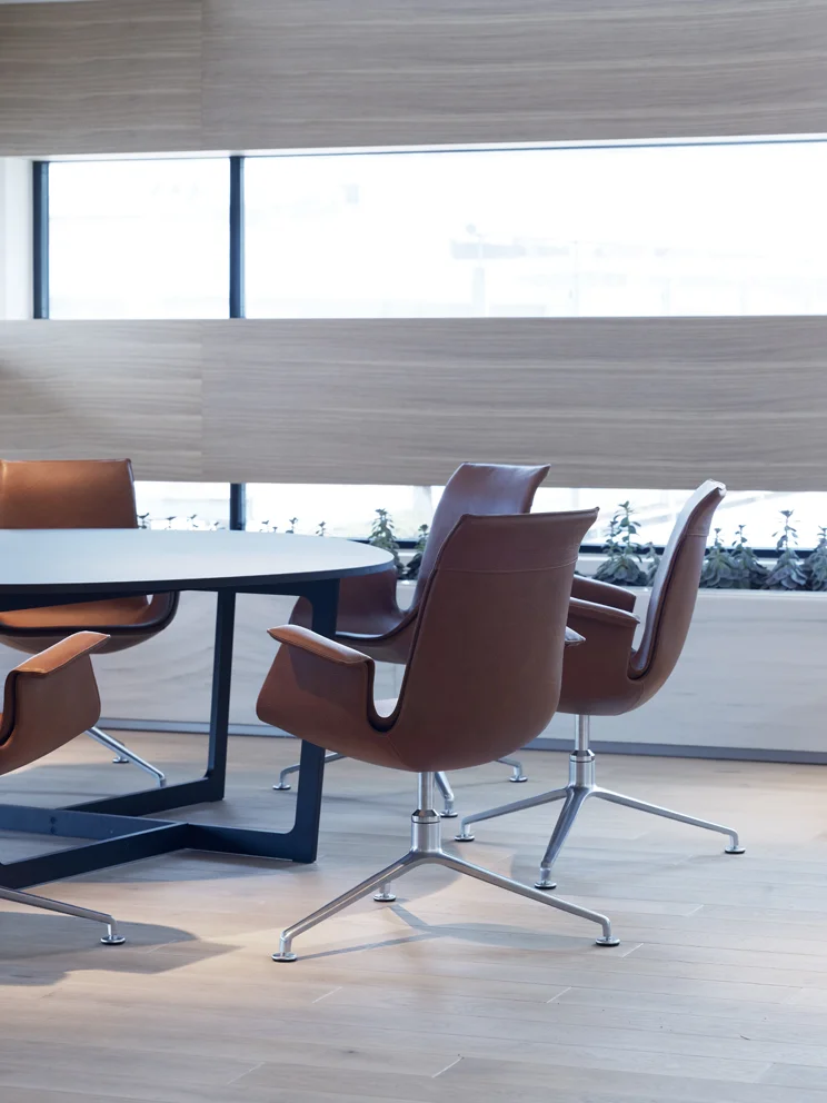 DI RWE Lounge møtebord 2.jpg