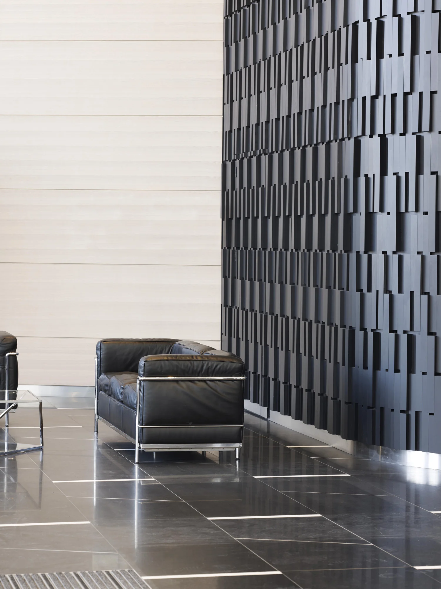 Design og Interior Resepsjon Vegg.jpg
