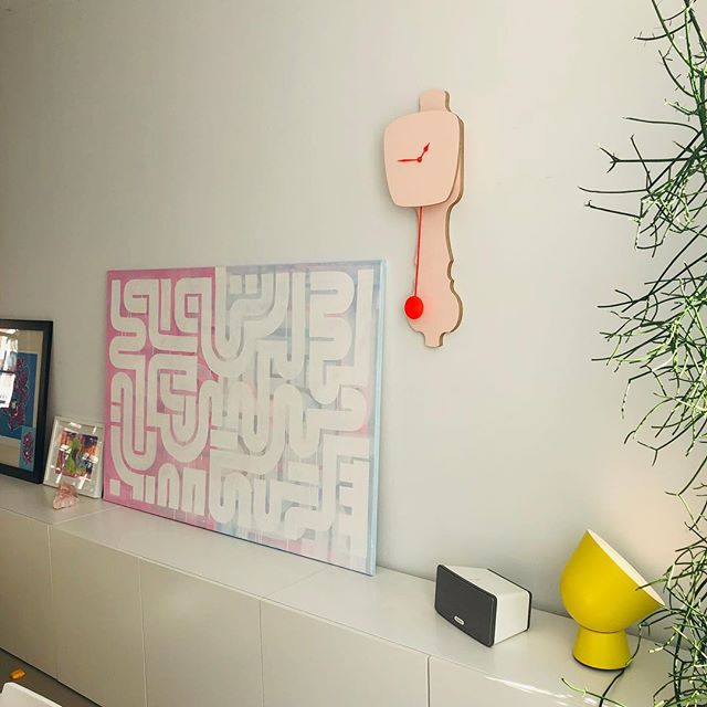 Finally we had the opportunity to hang the  pink @kloqclocks clock! #Christmasgift Looking nicely in combination with my painting 'Duality' (still for sale btw, link in bio), the yellow lamp and a drawing by Zo&euml; :).
.
.
.
#interior #sunday #pain