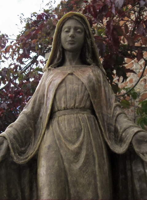 Sainte Marie aux bras ouverts