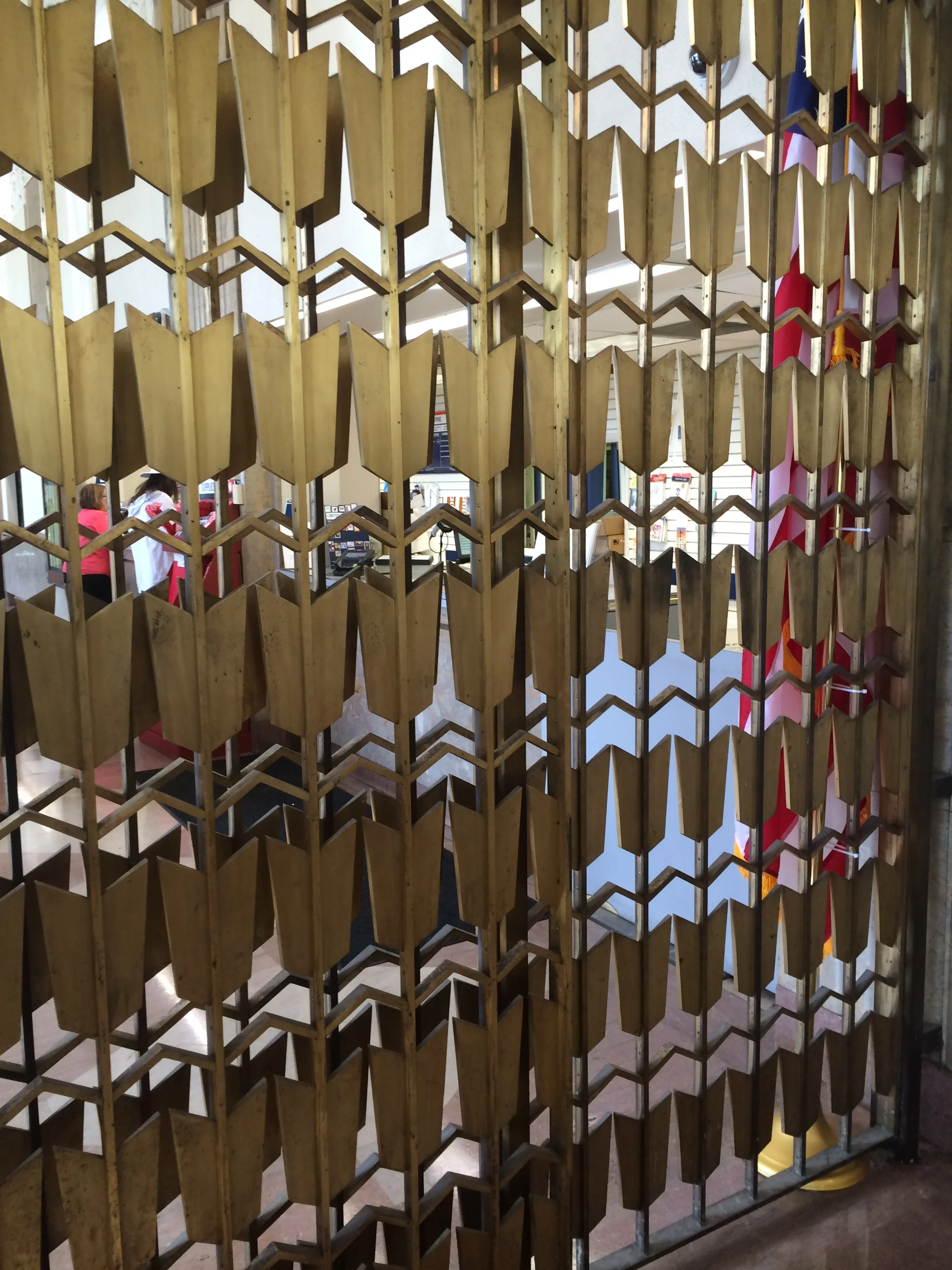 Geometric screen detail