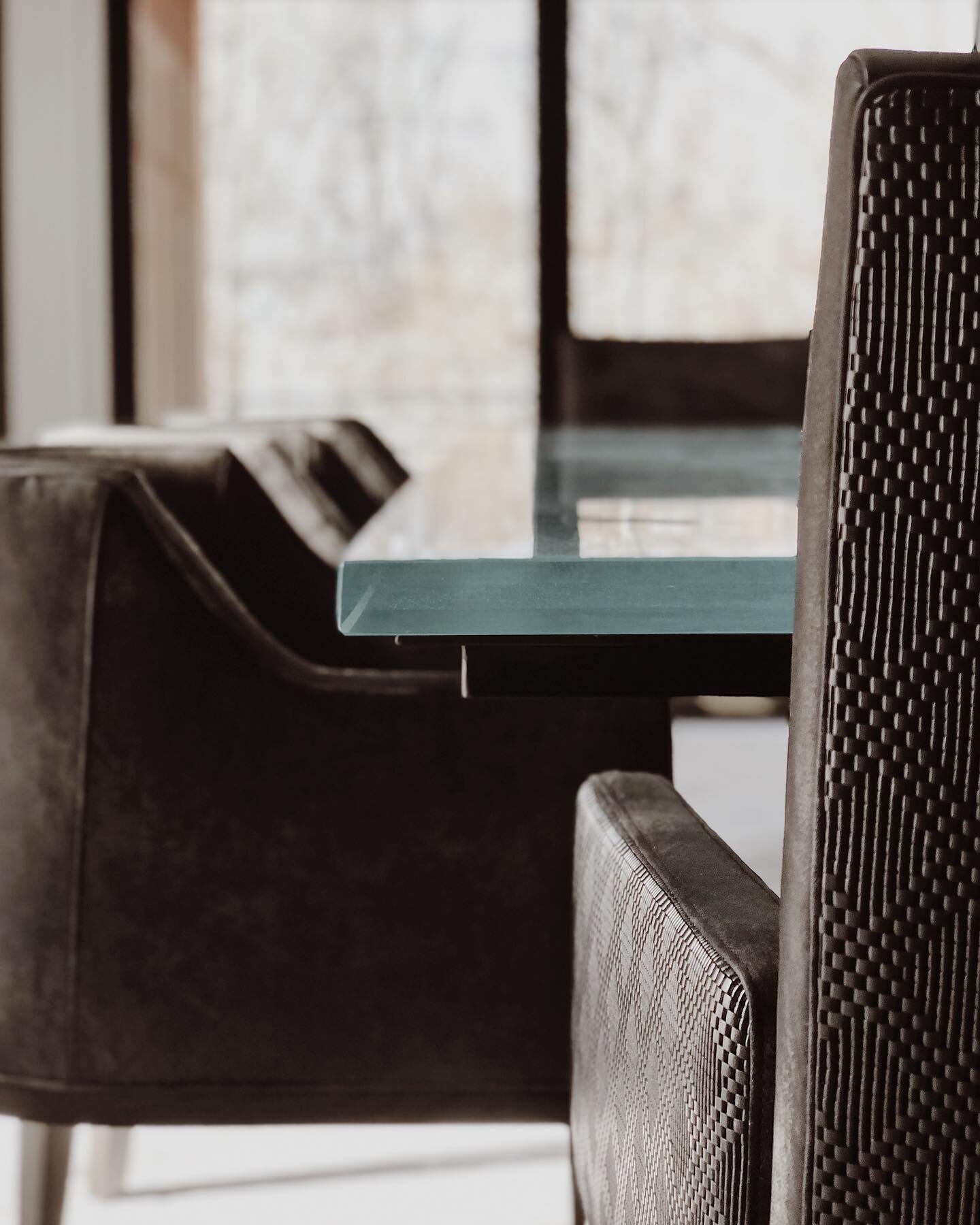 &bull;
&bull;
The back of these custom dining chairs are covered in the fabulous Strip Tease textile from @pollacktextiles. That&rsquo;s a good ice breaker just in case dinner conversations hit a lull. &bull;