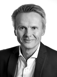 Prof. Dr. Thorsten Feix ist seit Mitte 2012 Professor an der Hochschule Augsburg für M&A, Corporate Finance und Corporate Strategy. Ferner leitet er den internationalen, rein englischsprachigen Master-Studiengang „International Business & Finance“. Zuvor leitete er mehr als 15 Jahre in verschiedenen führenden deutschen Unternehmen, wie der Daimler AG , der Bosch und Siemens Hausgeräte GmbH und der Knorr-Bremse AG , die Bereiche Strategie und M&A. In diesem Zeitrahmen realisierte er mit seinen Teams mehr als 70 Transaktionen. Zusätzlich ist er seit 2007 im Bundesverband M&A als Co-Vorstand tätig.