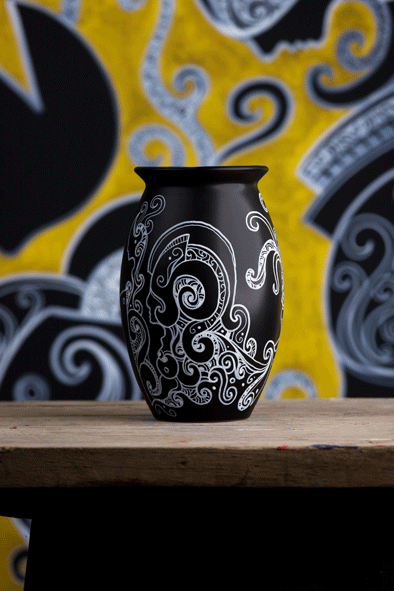 KENISMANdotcom-black-vase1.gif