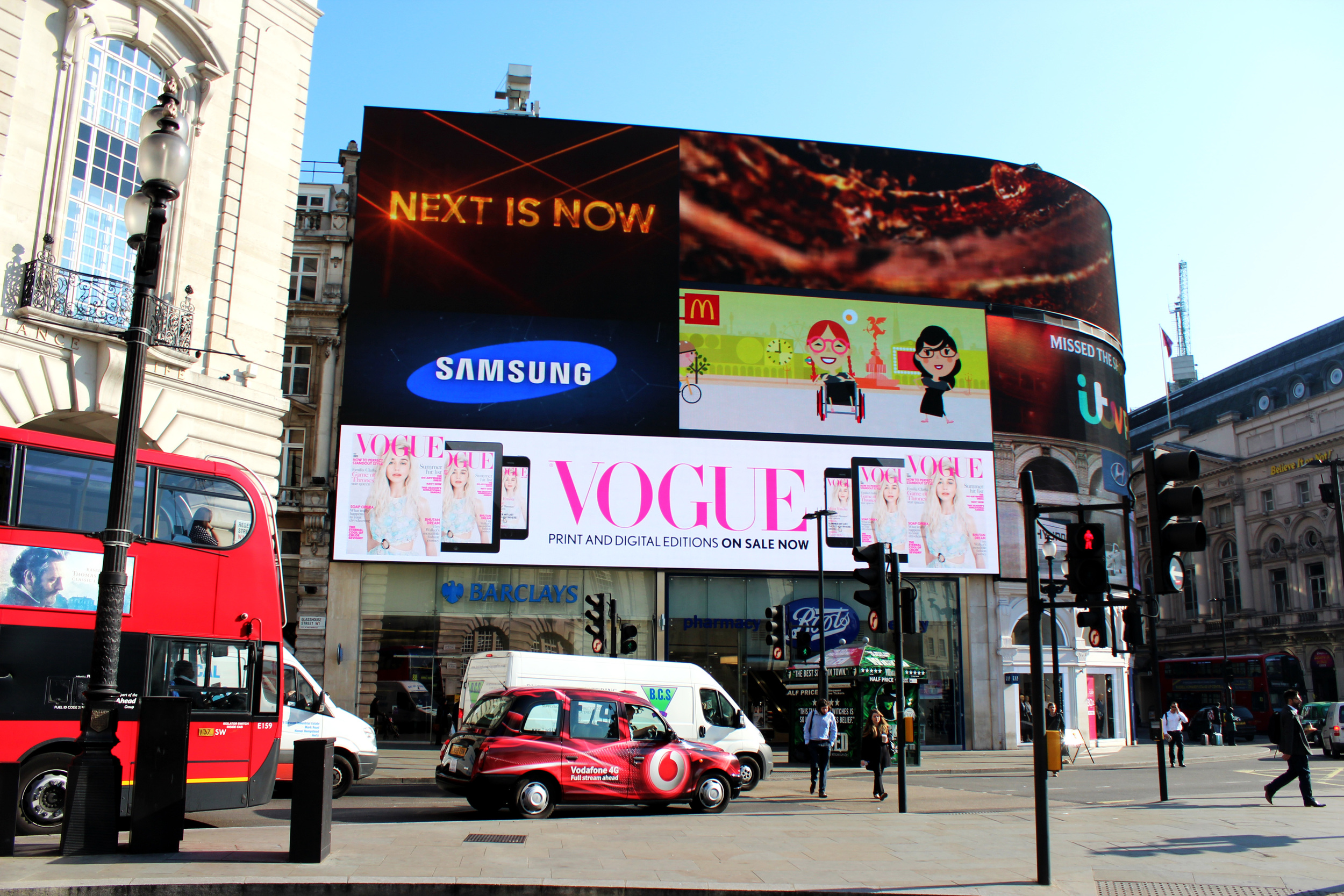Vogue - June Ad Piccadilly Circus