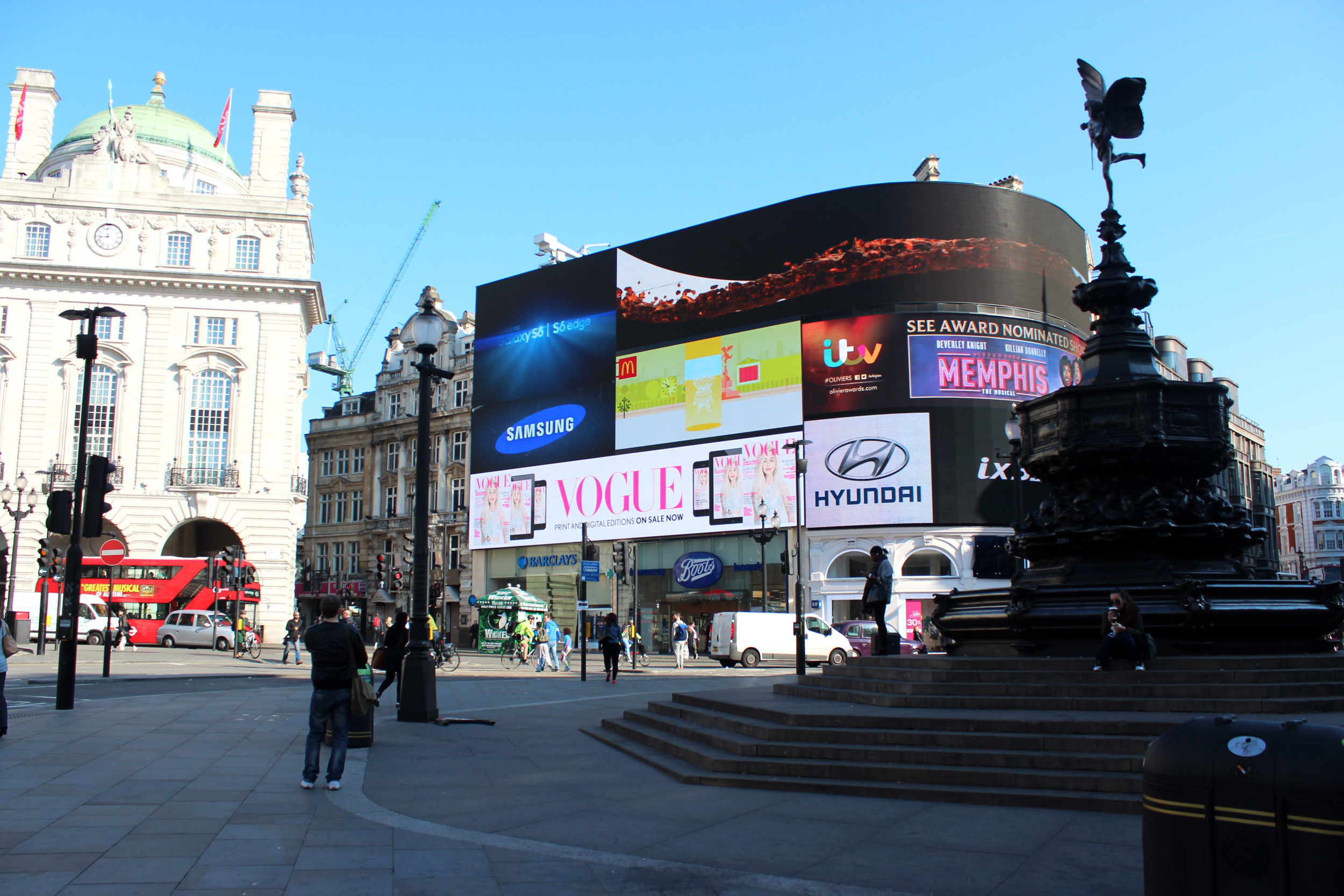 British Vogue, Piccadilly Circus