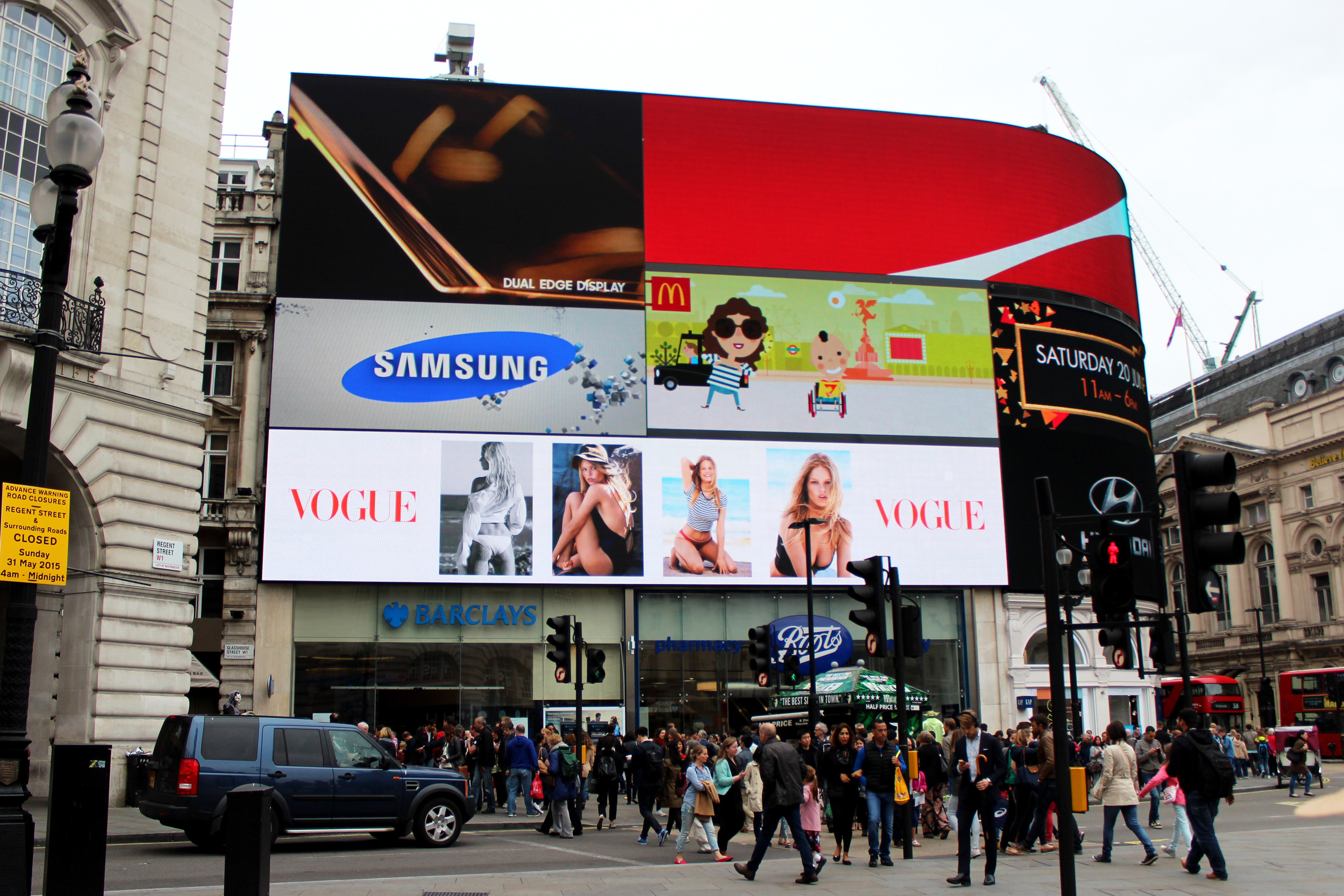 British VBritish Vogue, Piccadilly Circusogue, Piccadilly Circus