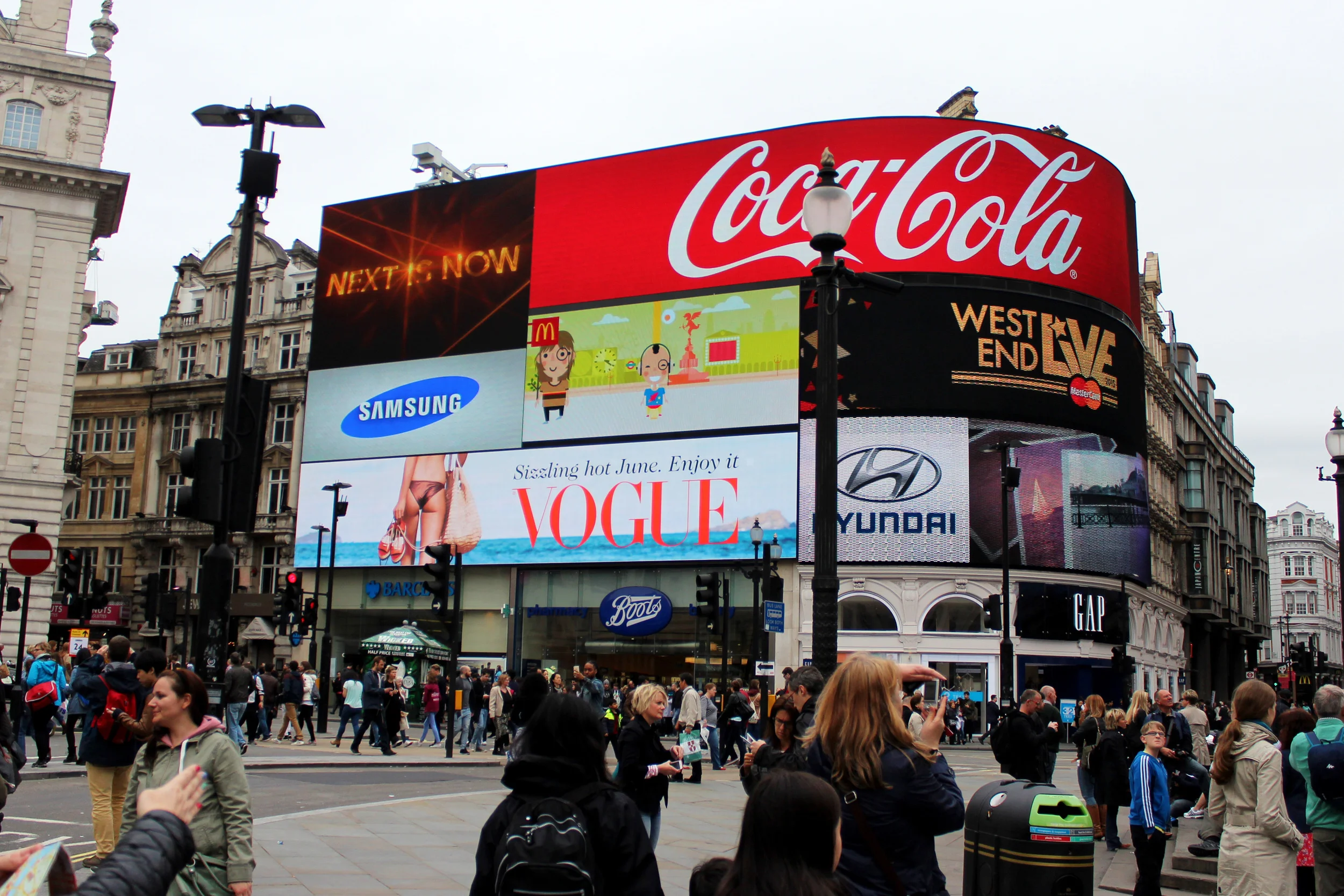 British Vogue, Piccadilly Circus