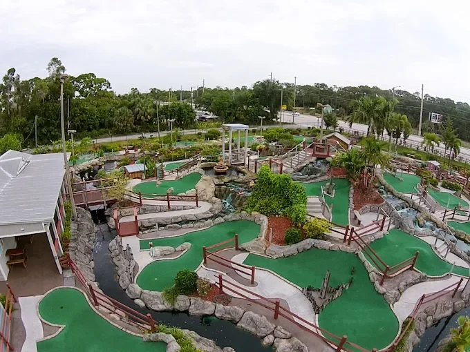mini golf social.webp