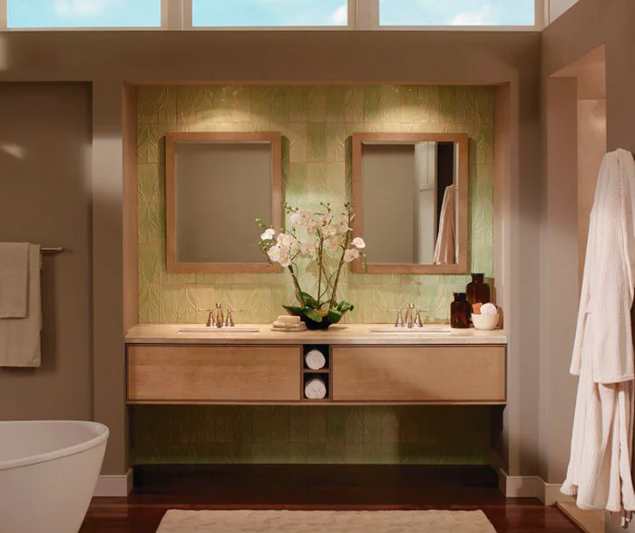 light_maple_cabinets_in_contemporary_bathroom_2.jpg