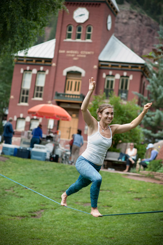 https://www.dropbox.com/s/8uxr3spedgl9ctq/Chelsey%20Slackline%20Courthouse.jpg?dl=0