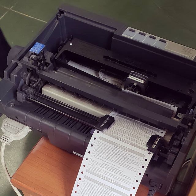 Impresora de papel con huequitos #Env&iacute;adeextinci&oacute;n