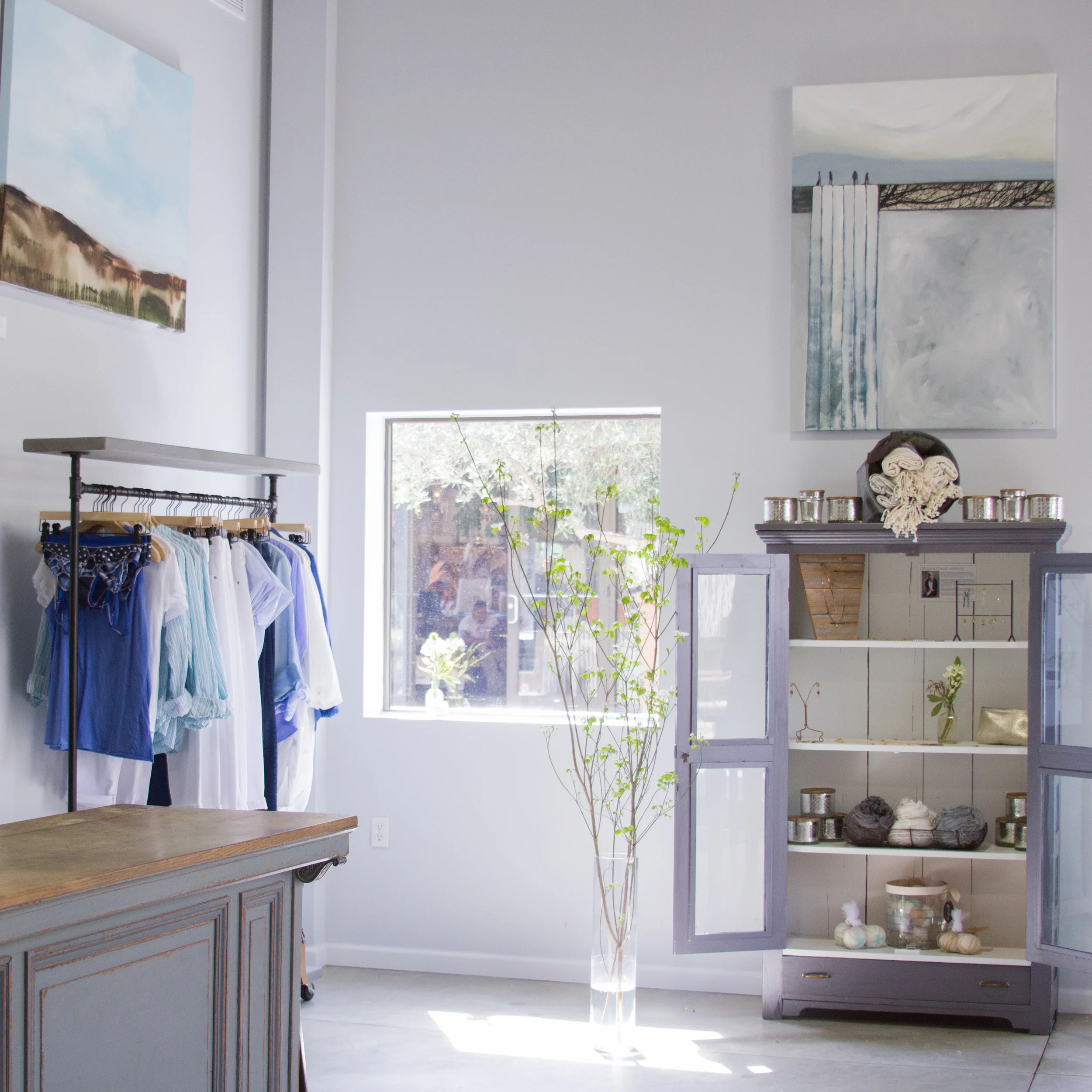 The Loop Website l 707-933-7070 The Loop specializes in casual sophisticated clothing and accessories for every day living. We feature current designers using the finest of fabrics.