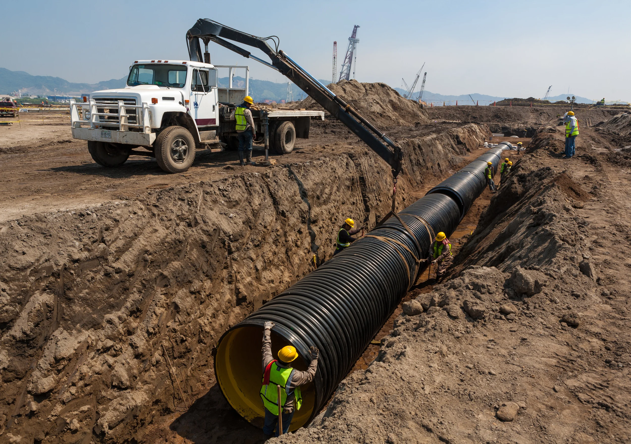 Hdpe_pipe_installation.jpg