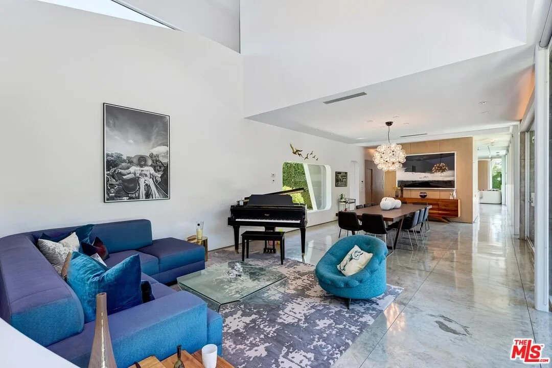 Living Room_2.jpg