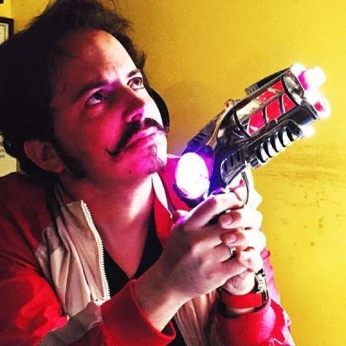 Director Isaac Ezban. Betteries not included.