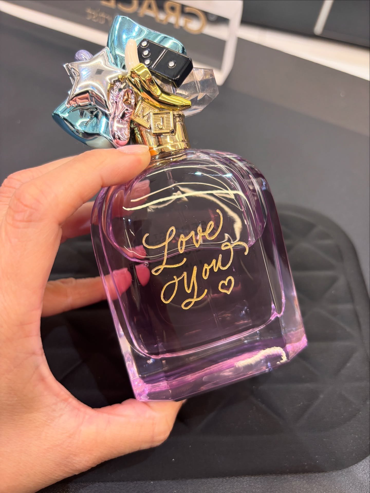 Rounding out the month of June celebrating Pride 🌈 with @marcjacobsfragrances ⭐️🍒🎀

#gracesongcalligraphy #marcjacobsfragrances #pridemonth #onsiteengraving