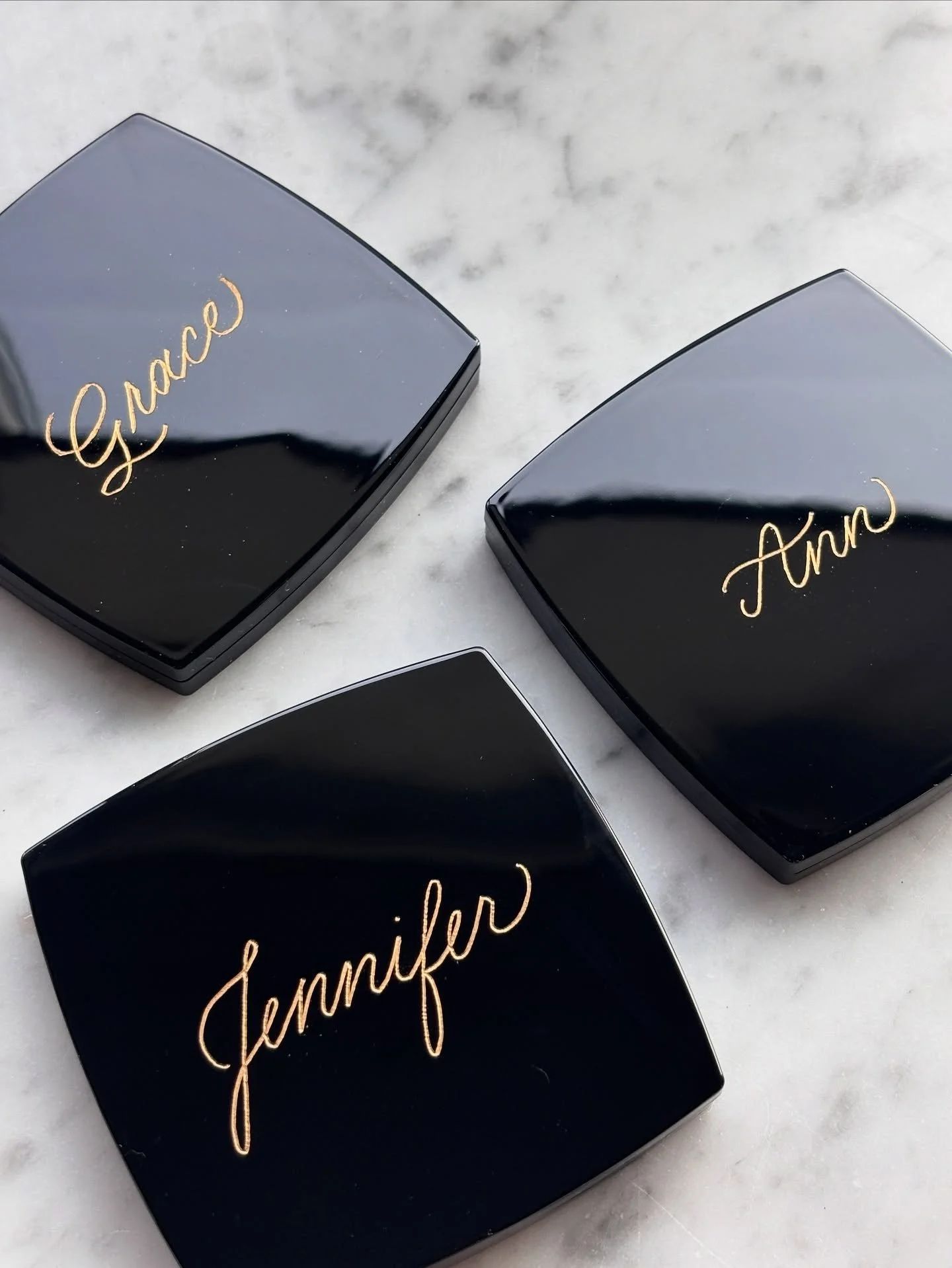 Gosh, these were so fun to personalize! Using my skills to commemorate a girls trip full of laughter, connection, and yummy food! 

#gracesongcalligraphy #personalizedgift #mirrorcalligraphy